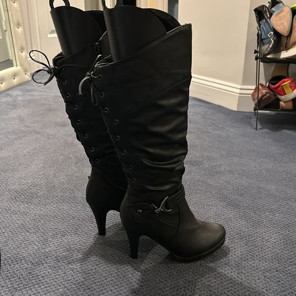 Heeled platform boot - Picture 2 of 4